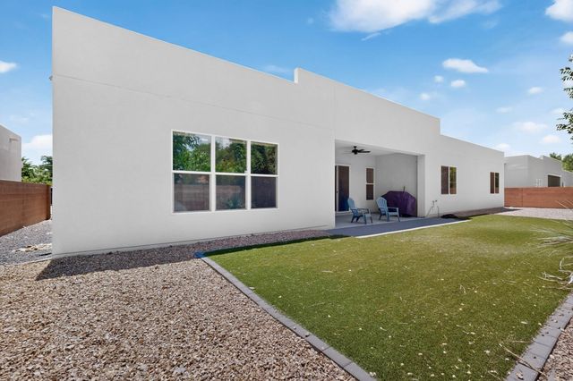 239 Vista Azul Lane NW, Albuquerque, NM 87114