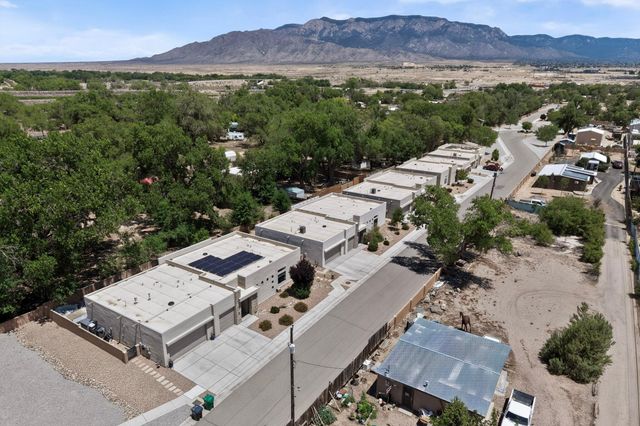 239 Vista Azul Lane NW, Albuquerque, NM 87114