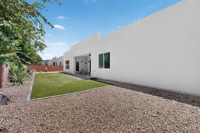 239 Vista Azul Lane NW, Albuquerque, NM 87114
