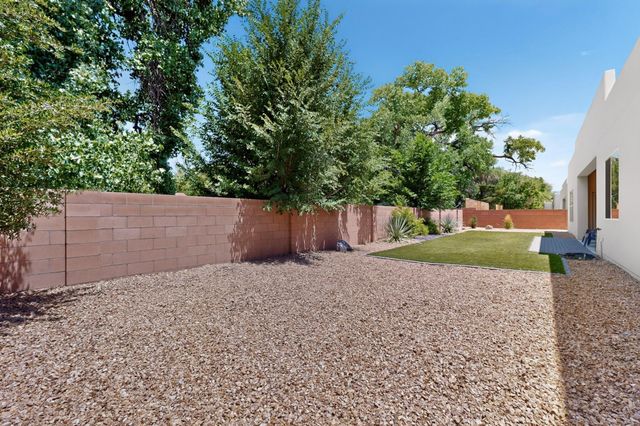 239 Vista Azul Lane NW, Albuquerque, NM 87114