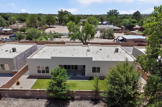 239 Vista Azul Lane NW, Albuquerque, NM 87114