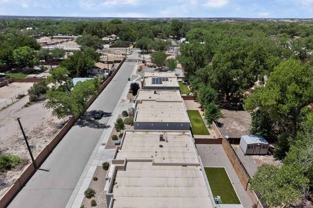 239 Vista Azul Lane NW, Albuquerque, NM 87114