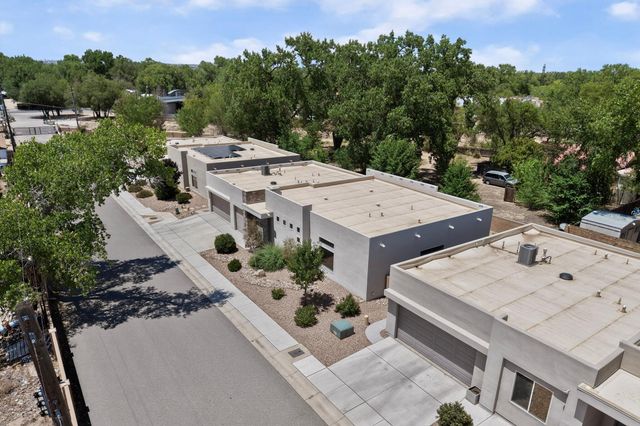 239 Vista Azul Lane NW, Albuquerque, NM 87114