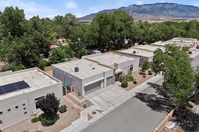 239 Vista Azul Lane NW, Albuquerque, NM 87114