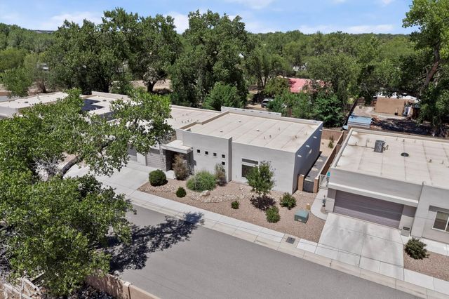 239 Vista Azul Lane NW, Albuquerque, NM 87114