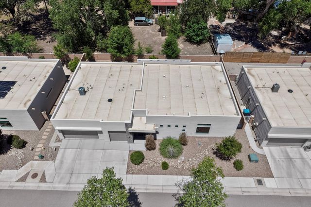 239 Vista Azul Lane NW, Albuquerque, NM 87114