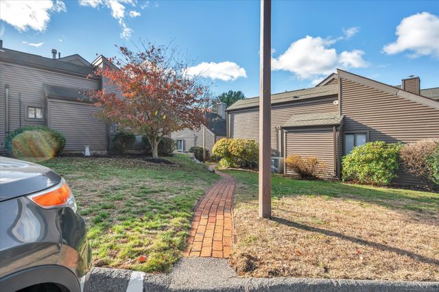 81 Hollister Way North 81, Glastonbury, CT 06033