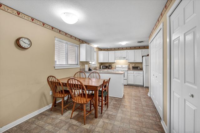 81 Hollister Way North 81, Glastonbury, CT 06033