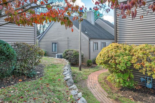 81 Hollister Way North 81, Glastonbury, CT 06033