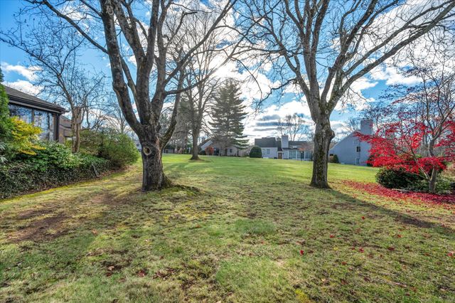 81 Hollister Way North 81, Glastonbury, CT 06033