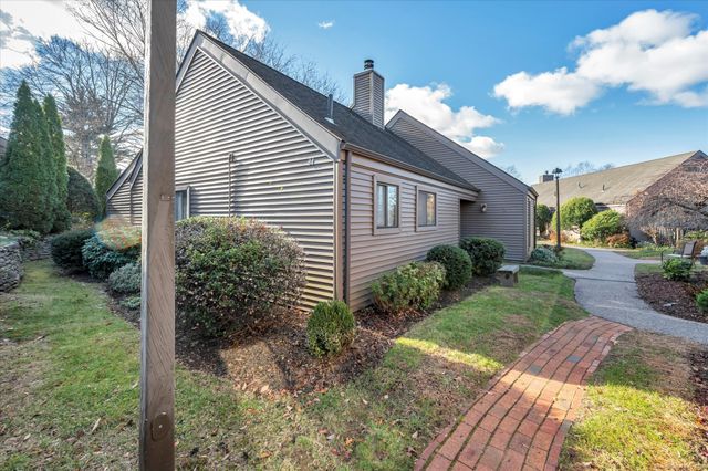 81 Hollister Way North 81, Glastonbury, CT 06033