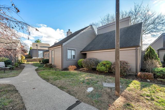 81 Hollister Way North 81, Glastonbury, CT 06033