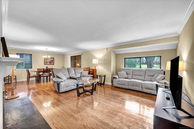 81 Hollister Way North 81, Glastonbury, CT 06033