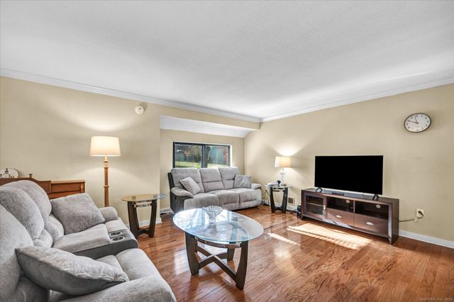 81 Hollister Way North 81, Glastonbury, CT 06033