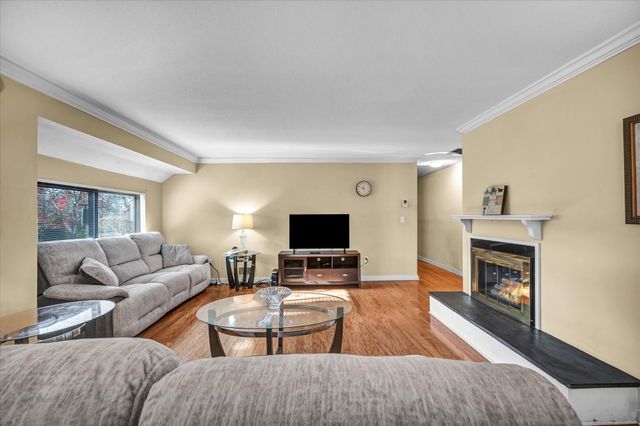 81 Hollister Way North 81, Glastonbury, CT 06033