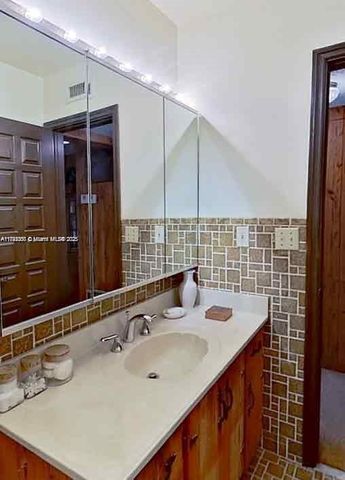 1634 NE 105th St, Miami Shores, FL 33138