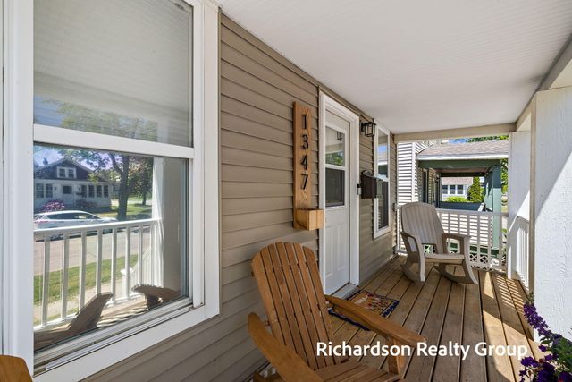 1347 Columbus Avenue, Grand Haven City, MI 49417