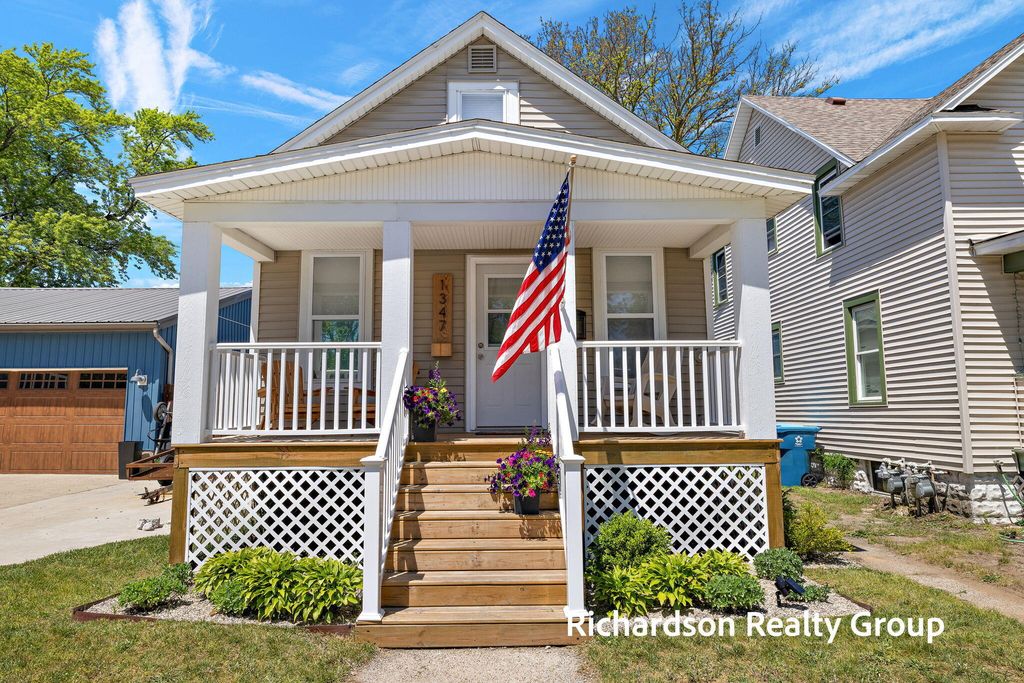 1347 Columbus Avenue, Grand Haven City, MI 49417