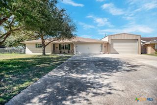 105 Brentwood Place, Port Lavaca, TX 77979