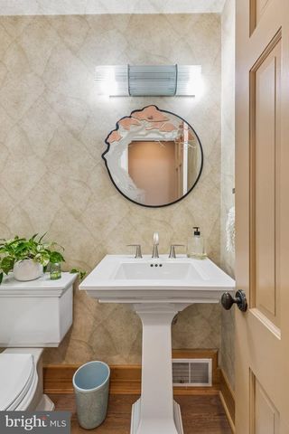 102 N BOX HILL DR, Cherry Hill, NJ 08003