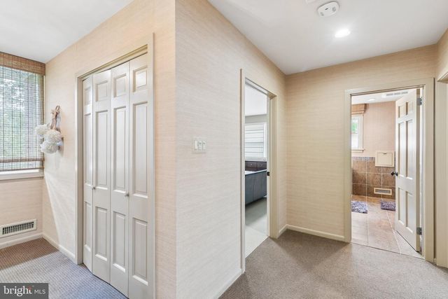102 N BOX HILL DR, Cherry Hill, NJ 08003