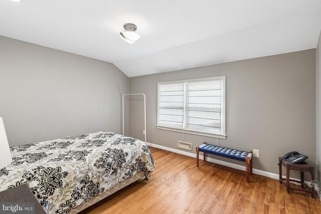 102 N BOX HILL DR, Cherry Hill, NJ 08003