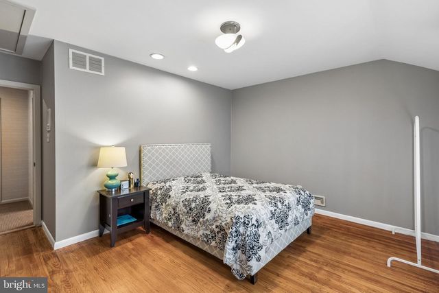 102 N BOX HILL DR, Cherry Hill, NJ 08003