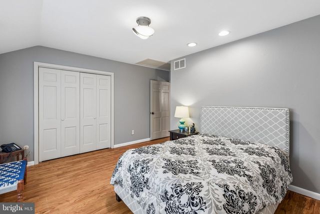 102 N BOX HILL DR, Cherry Hill, NJ 08003