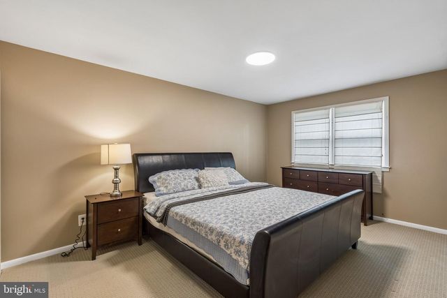 102 N BOX HILL DR, Cherry Hill, NJ 08003