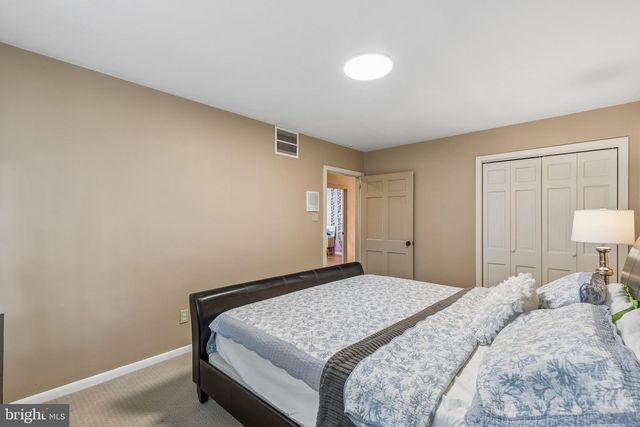102 N BOX HILL DR, Cherry Hill, NJ 08003