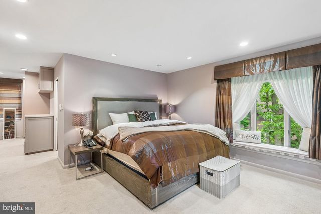 102 N BOX HILL DR, Cherry Hill, NJ 08003