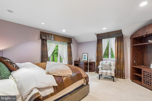 102 N BOX HILL DR, Cherry Hill, NJ 08003