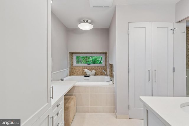 102 N BOX HILL DR, Cherry Hill, NJ 08003