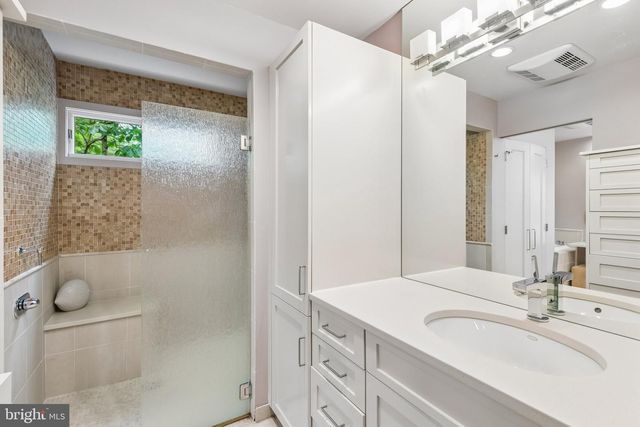 102 N BOX HILL DR, Cherry Hill, NJ 08003