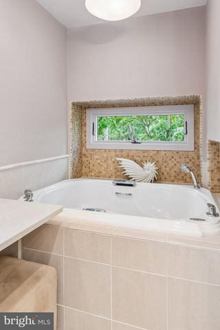 102 N BOX HILL DR, Cherry Hill, NJ 08003