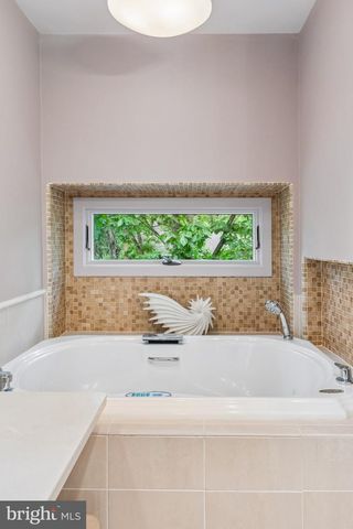 102 N BOX HILL DR, Cherry Hill, NJ 08003