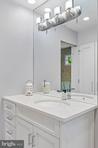 102 N BOX HILL DR, Cherry Hill, NJ 08003