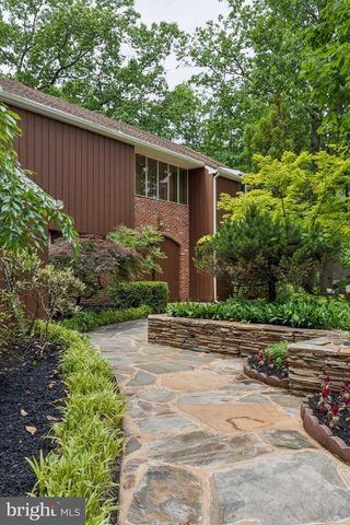 102 N BOX HILL DR, Cherry Hill, NJ 08003