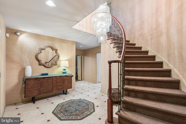 102 N BOX HILL DR, Cherry Hill, NJ 08003