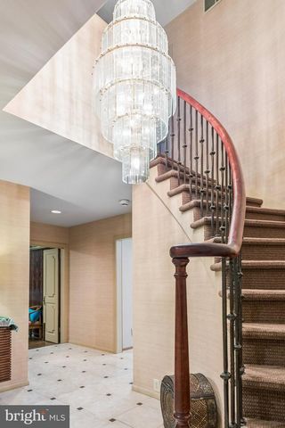 102 N BOX HILL DR, Cherry Hill, NJ 08003