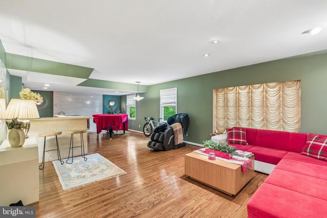 102 N BOX HILL DR, Cherry Hill, NJ 08003