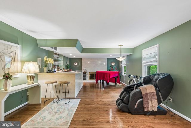 102 N BOX HILL DR, Cherry Hill, NJ 08003