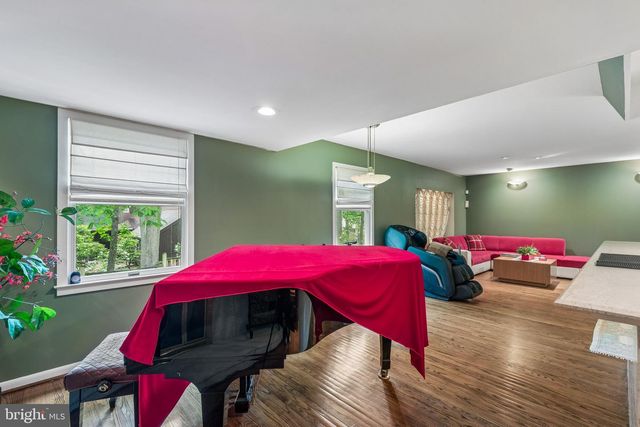 102 N BOX HILL DR, Cherry Hill, NJ 08003
