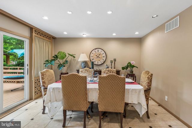 102 N BOX HILL DR, Cherry Hill, NJ 08003