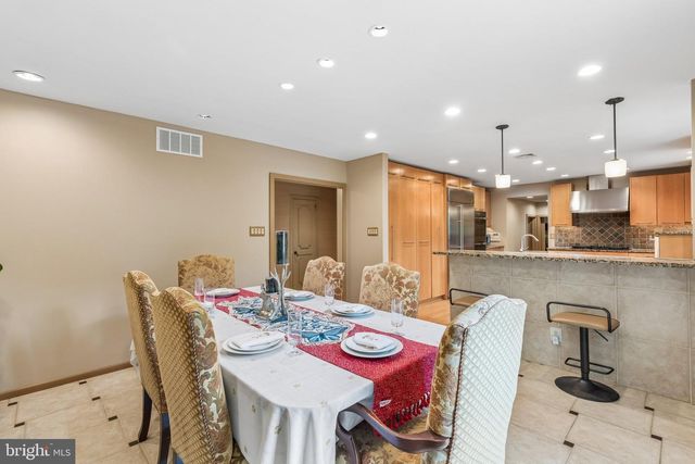 102 N BOX HILL DR, Cherry Hill, NJ 08003