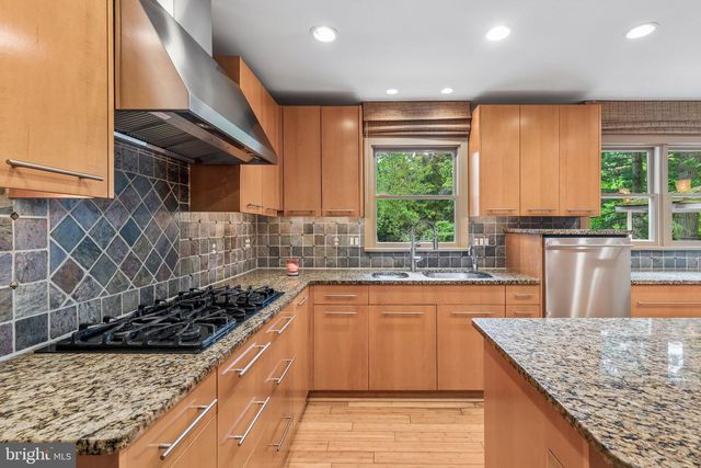 102 N BOX HILL DR, Cherry Hill, NJ 08003