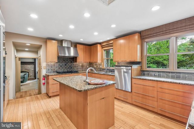 102 N BOX HILL DR, Cherry Hill, NJ 08003
