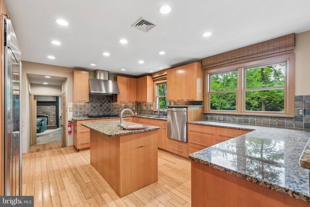 102 N BOX HILL DR, Cherry Hill, NJ 08003