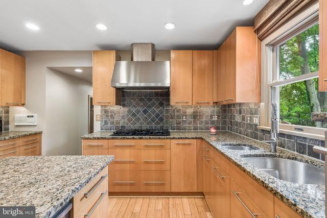 102 N BOX HILL DR, Cherry Hill, NJ 08003