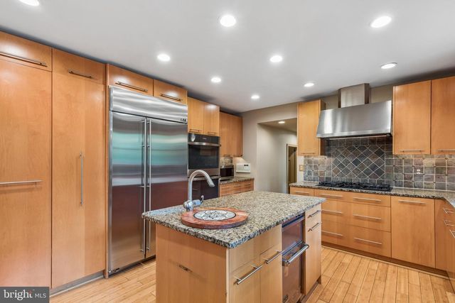 102 N BOX HILL DR, Cherry Hill, NJ 08003
